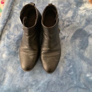 Girls ankle boots size 4